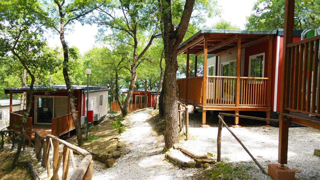 Camping Cerquestra Village Monte del Lago
