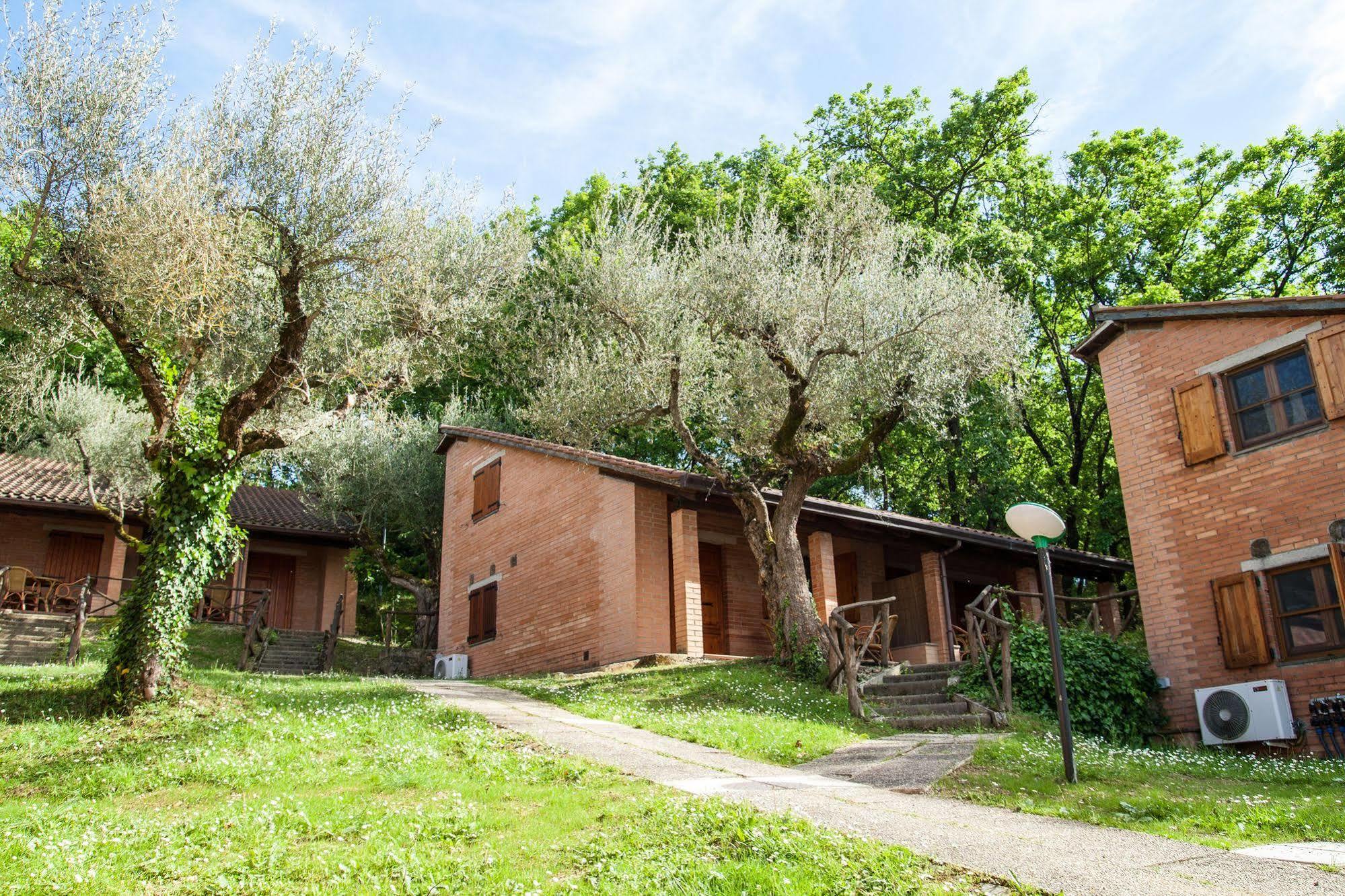Cerquestra Village 3* Monte del Lago